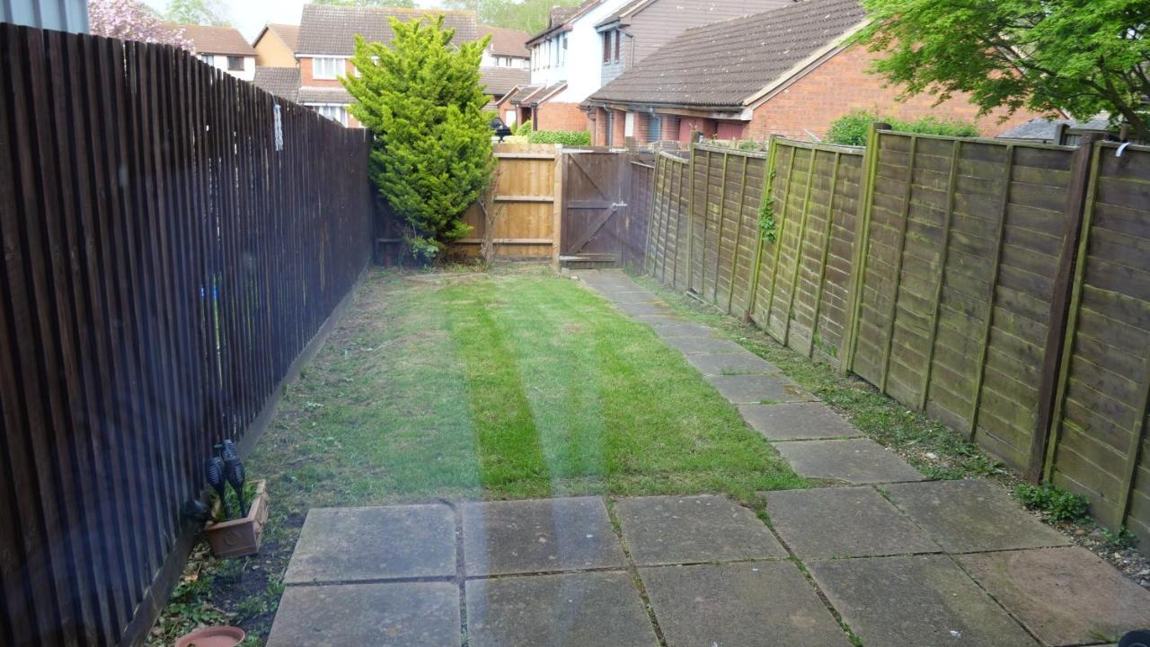 Milton Keynes Luxury Short Stay House With Wifi And Free Parking Wolverton  Eksteriør bilde