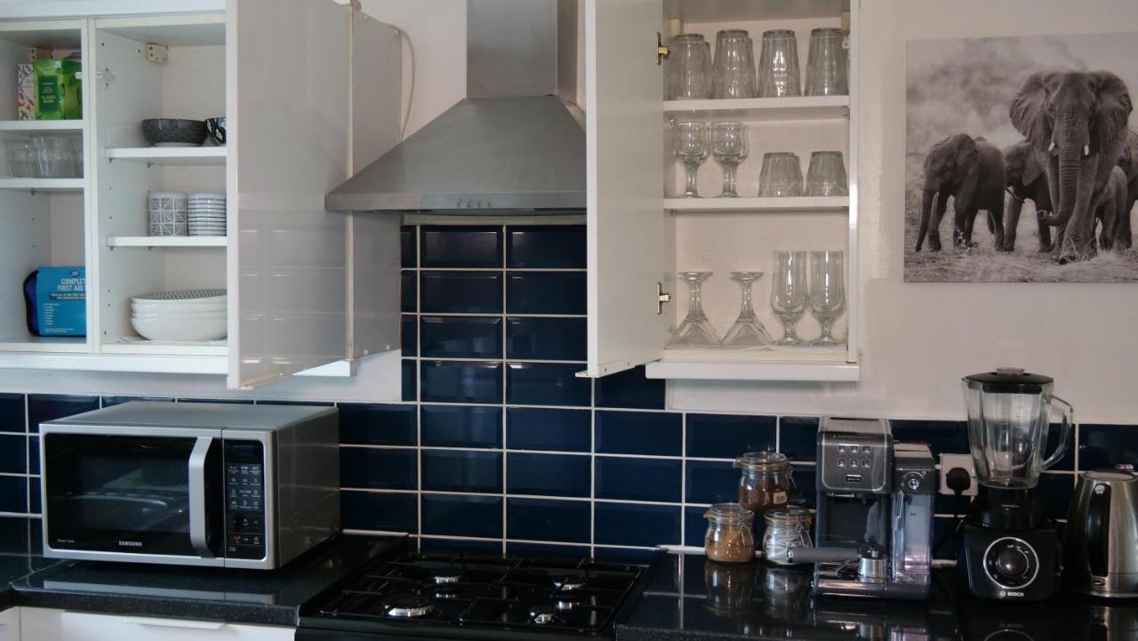 Milton Keynes Luxury Short Stay House With Wifi And Free Parking Wolverton  Eksteriør bilde