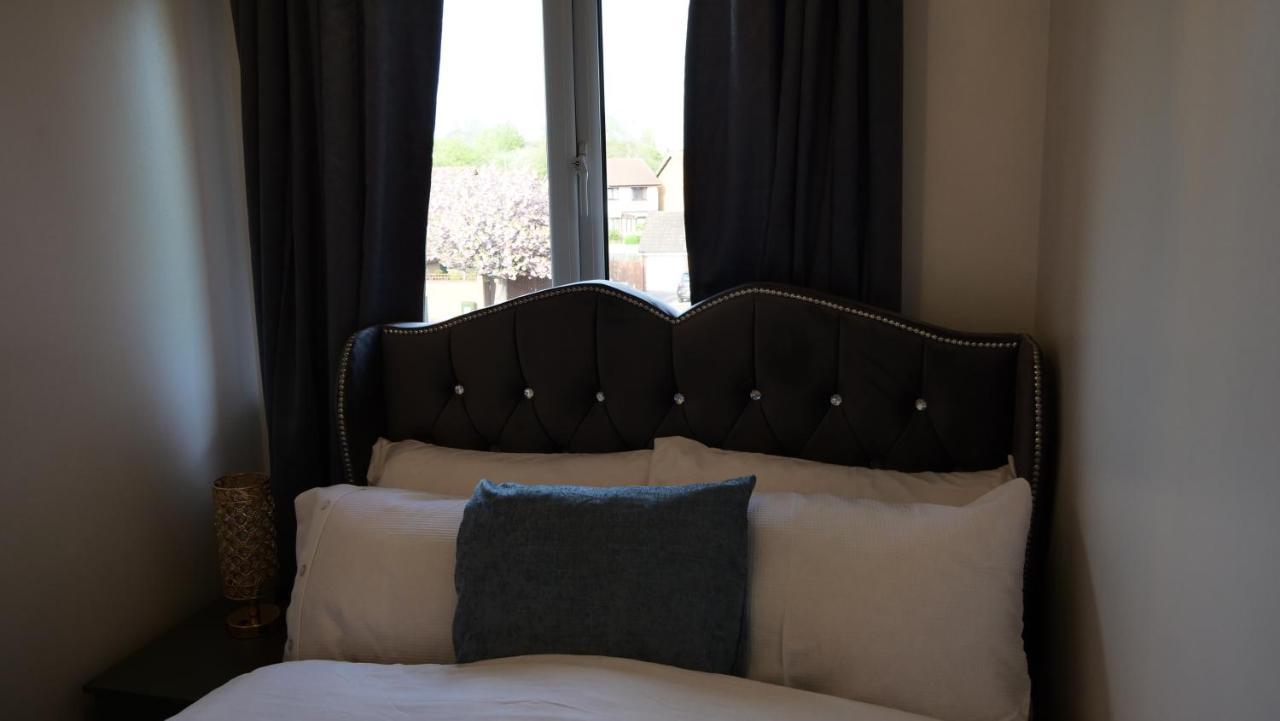 Milton Keynes Luxury Short Stay House With Wifi And Free Parking Wolverton  Eksteriør bilde