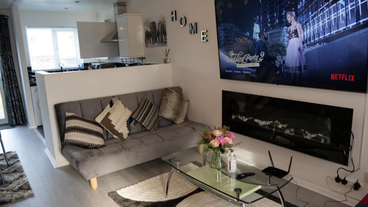 Milton Keynes Luxury Short Stay House With Wifi And Free Parking Wolverton  Eksteriør bilde