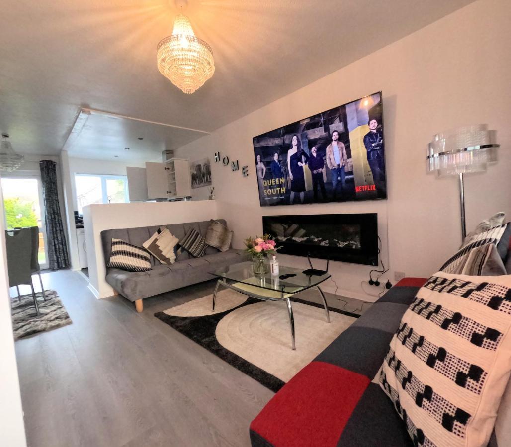 Milton Keynes Luxury Short Stay House With Wifi And Free Parking Wolverton  Eksteriør bilde
