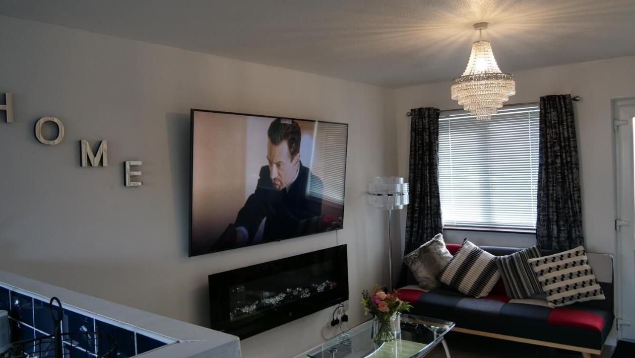 Milton Keynes Luxury Short Stay House With Wifi And Free Parking Wolverton  Eksteriør bilde
