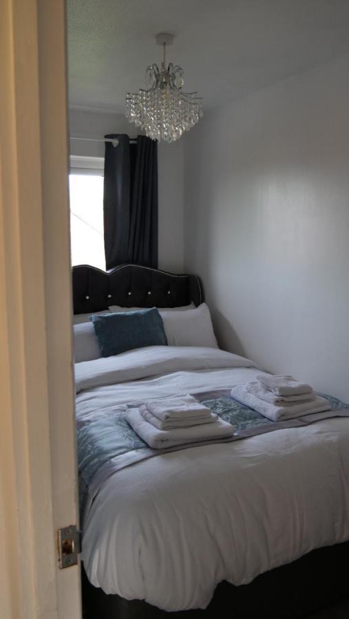 Milton Keynes Luxury Short Stay House With Wifi And Free Parking Wolverton  Eksteriør bilde