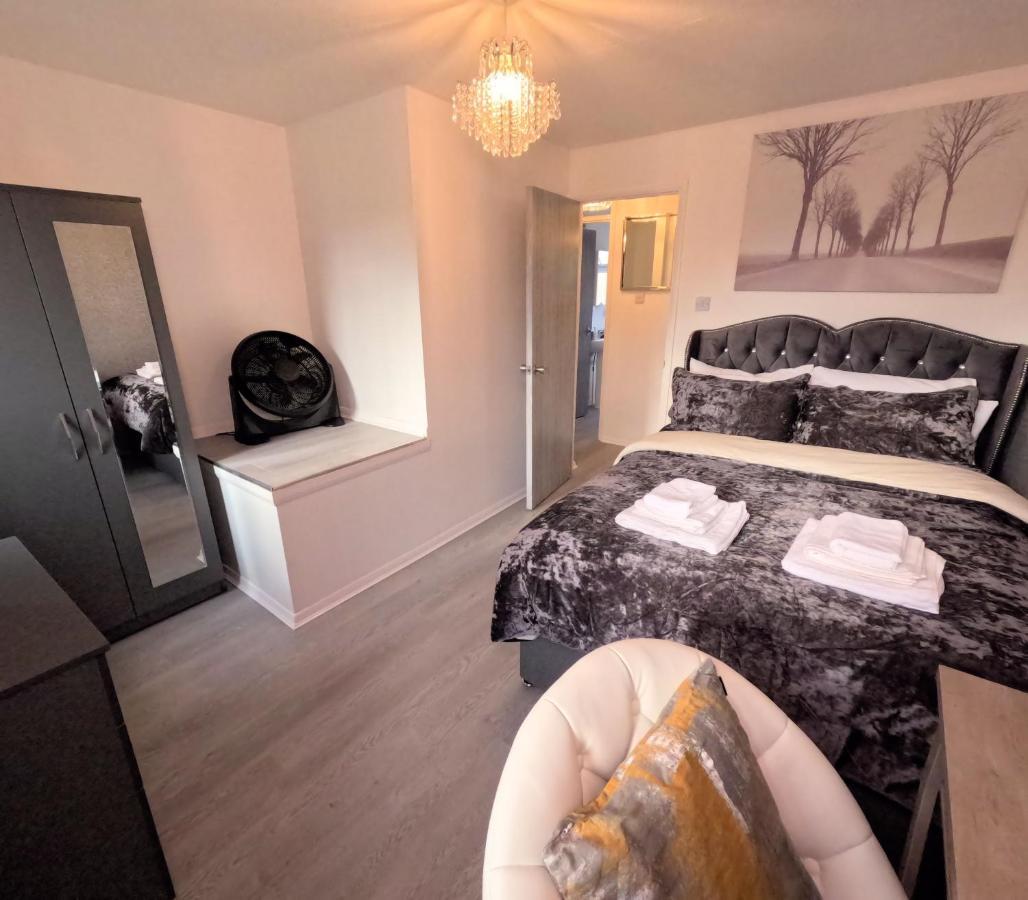 Milton Keynes Luxury Short Stay House With Wifi And Free Parking Wolverton  Eksteriør bilde