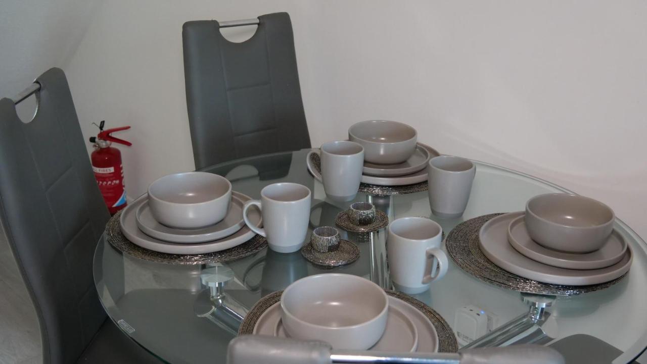 Milton Keynes Luxury Short Stay House With Wifi And Free Parking Wolverton  Eksteriør bilde