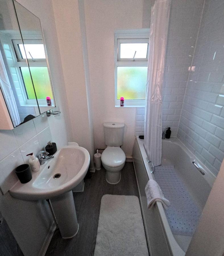 Milton Keynes Luxury Short Stay House With Wifi And Free Parking Wolverton  Eksteriør bilde