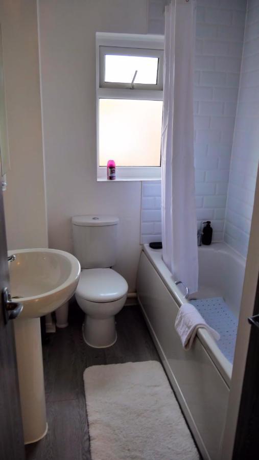 Milton Keynes Luxury Short Stay House With Wifi And Free Parking Wolverton  Eksteriør bilde