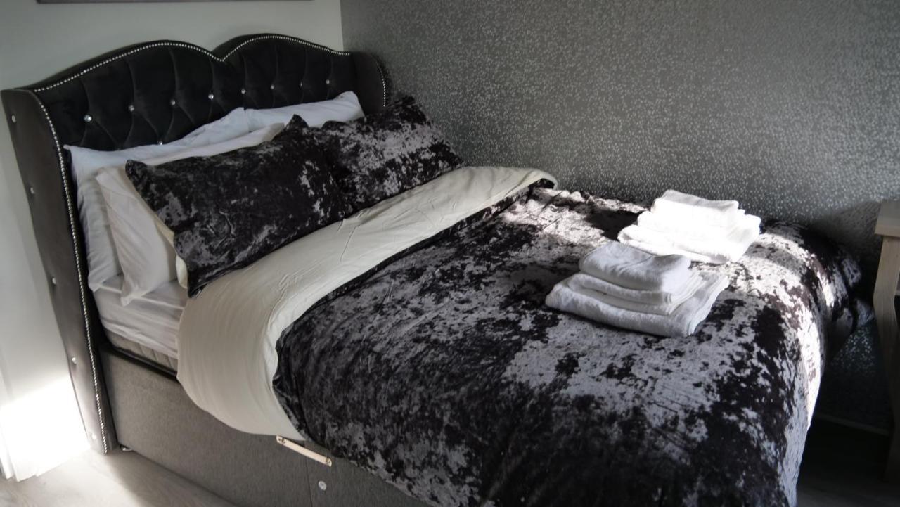 Milton Keynes Luxury Short Stay House With Wifi And Free Parking Wolverton  Eksteriør bilde