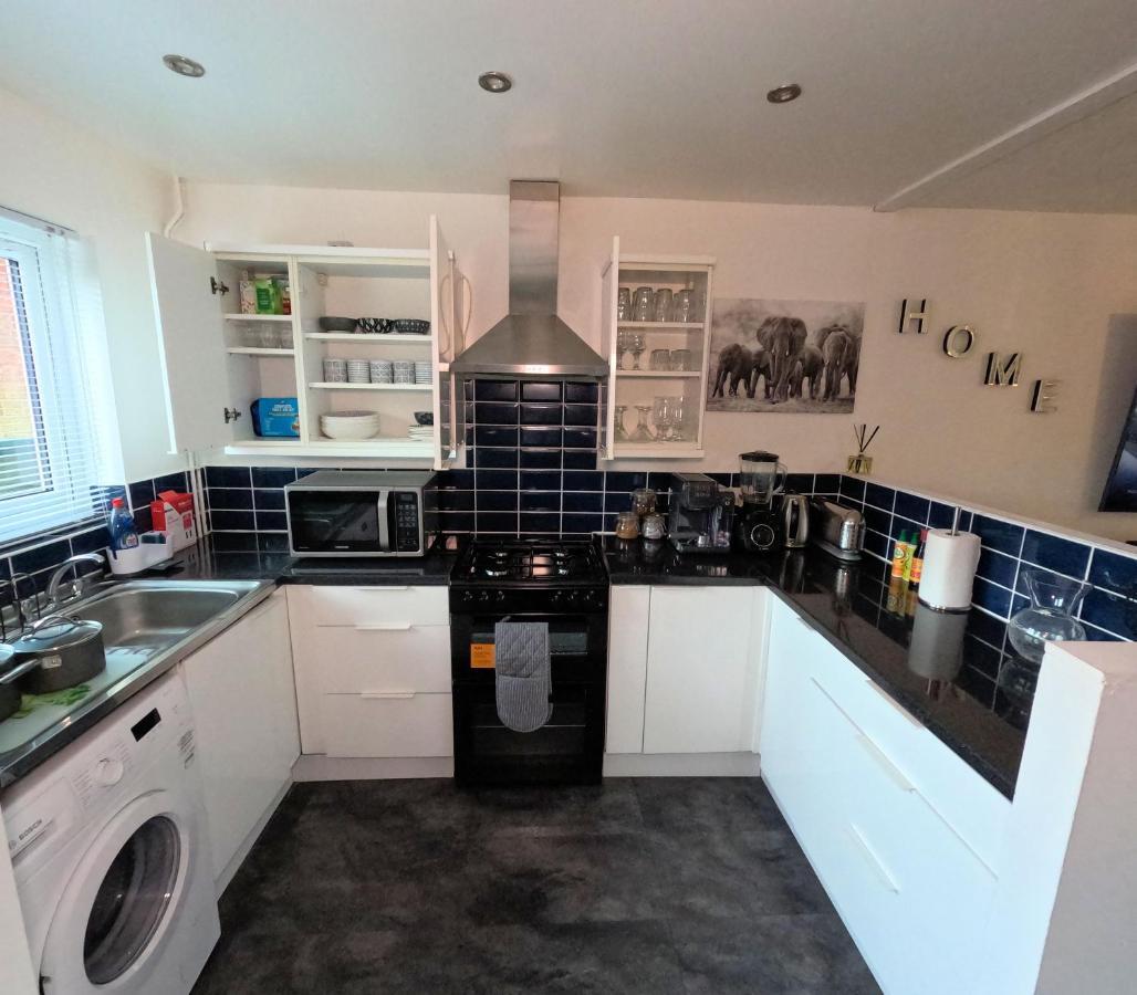Milton Keynes Luxury Short Stay House With Wifi And Free Parking Wolverton  Eksteriør bilde