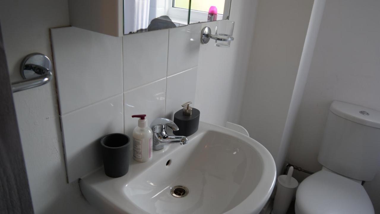 Milton Keynes Luxury Short Stay House With Wifi And Free Parking Wolverton  Eksteriør bilde