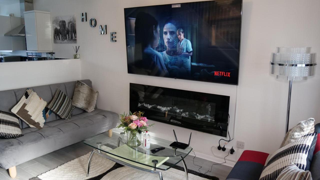 Milton Keynes Luxury Short Stay House With Wifi And Free Parking Wolverton  Eksteriør bilde