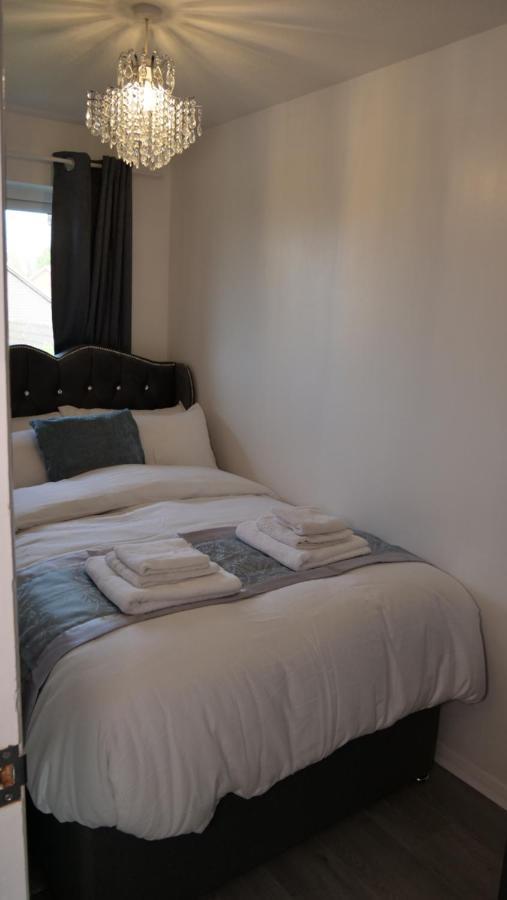 Milton Keynes Luxury Short Stay House With Wifi And Free Parking Wolverton  Eksteriør bilde